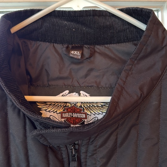Like new HD jacket. Size is 4x but it’s a smaller fit. I wear a xxl, fit me fine - Picture 2 of 3